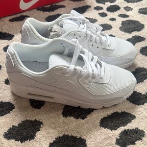 Brand new Nike Air Max 90 White Low-Top Mesh & Leather Sneakers